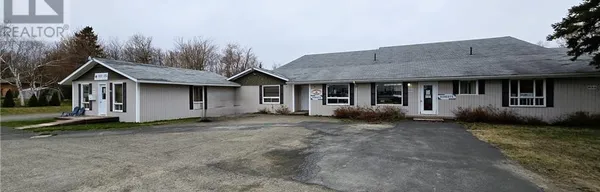 Mixed-use investment property in Rivière-à-la-Truite