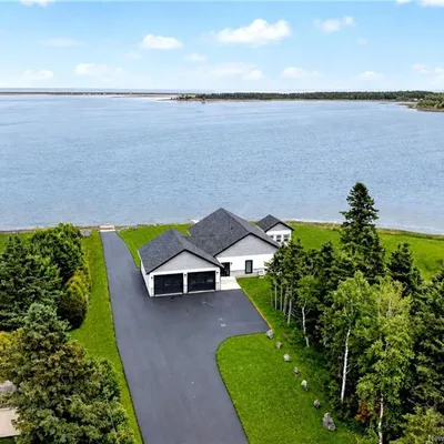 New Waterfront Bungalow, Steps from Tracadie