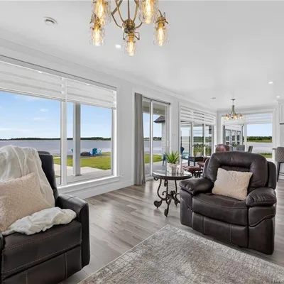 New Waterfront Bungalow, Steps from Tracadie