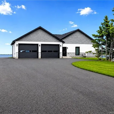 New Waterfront Bungalow, Steps from Tracadie