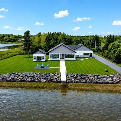 New Waterfront Bungalow, Steps from Tracadie