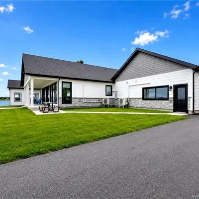 New Waterfront Bungalow, Steps from Tracadie