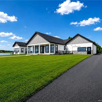New Waterfront Bungalow, Steps from Tracadie