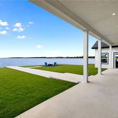 New Waterfront Bungalow, Steps from Tracadie